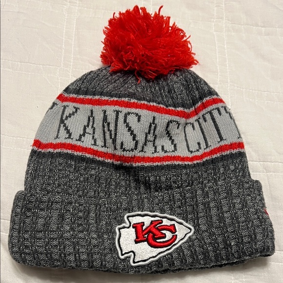 New Era Accessories - New Era Kansas City Chiefs Gray and Red Beanie